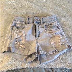 American Eagle Women’s mom jean shorts. Barely worn in great condition!